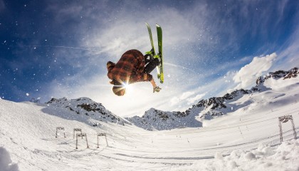 9游电竞站-_东京马拉松：运动员突破极限创造佳绩_，东京马拉松事件