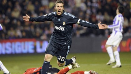 九游体育电竞官网-电竞比赛中的经典对局：历史回顾与战术分析，电竞对打