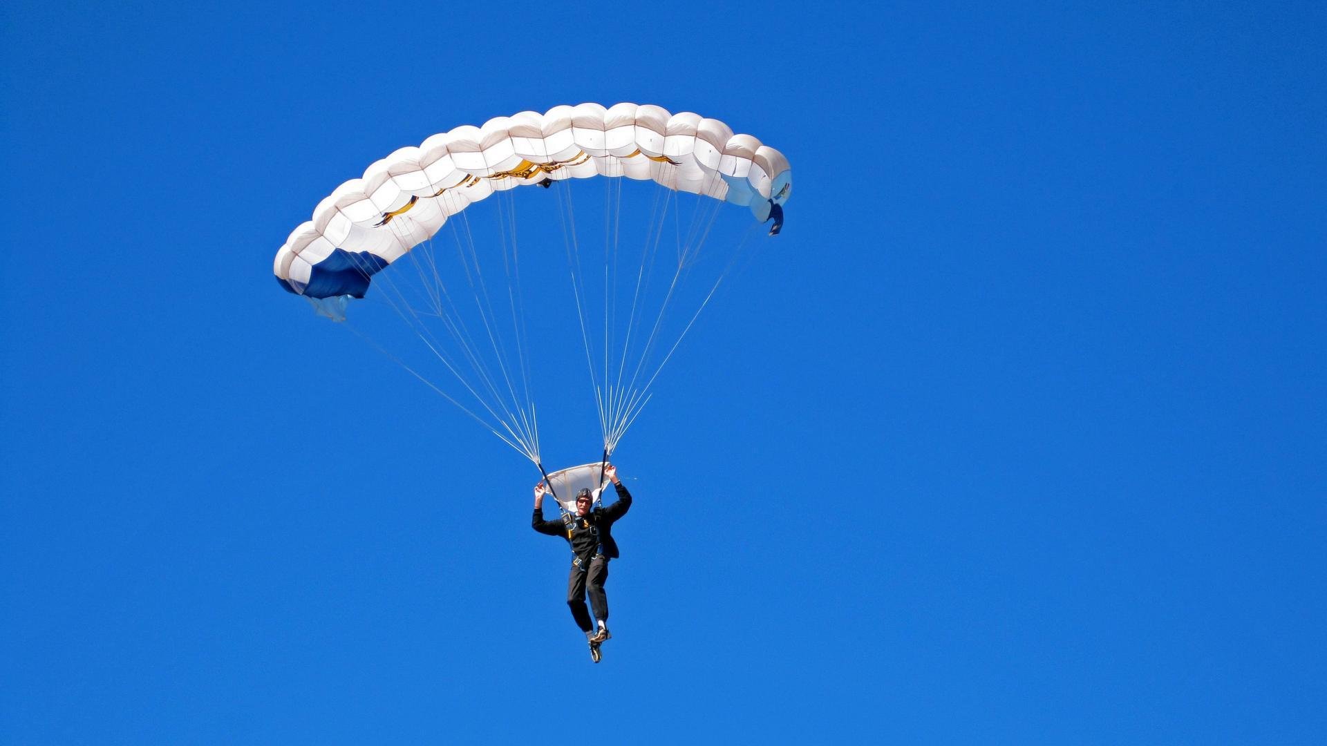 家庭支持：车手家庭背后的故事和牺牲