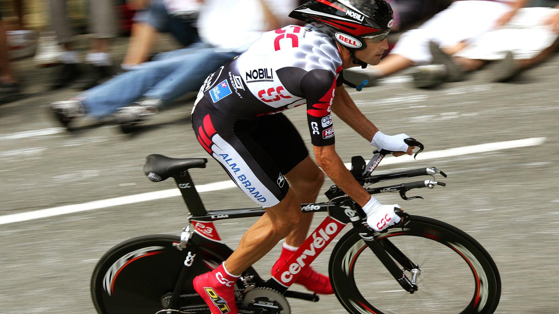 车手走进社区,传递正能量